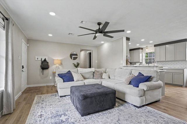 14079 S 294th East Avenue, Coweta, OK 74429