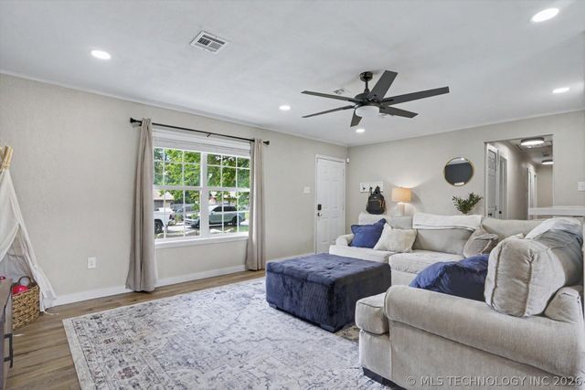 14079 S 294th East Avenue, Coweta, OK 74429