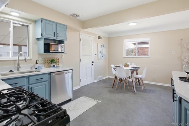 13581 Arnold Street, Redford Charter Township, MI 48239