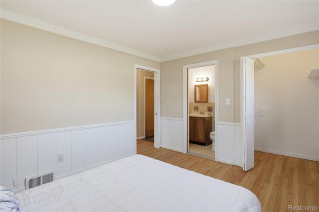 13581 Arnold Street, Redford Charter Township, MI 48239