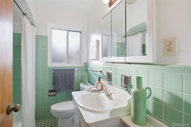 13581 Arnold Street, Redford Charter Township, MI 48239