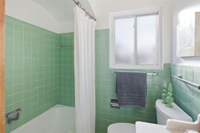 13581 Arnold Street, Redford Charter Township, MI 48239