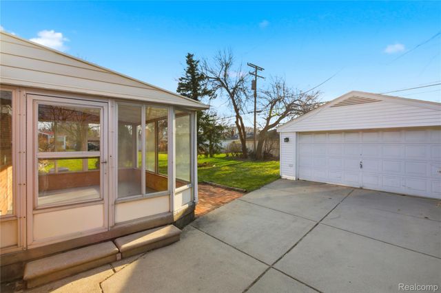 13581 Arnold Street, Redford Charter Township, MI 48239