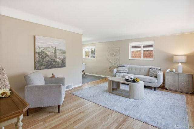 13581 Arnold Street, Redford Charter Township, MI 48239