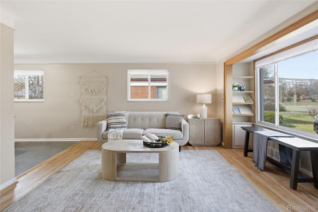 13581 Arnold Street, Redford Charter Township, MI 48239