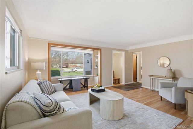 13581 Arnold Street, Redford Charter Township, MI 48239