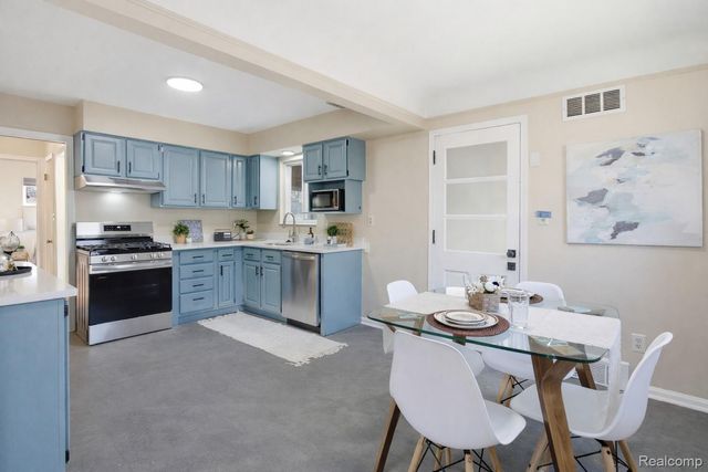 13581 Arnold Street, Redford Charter Township, MI 48239