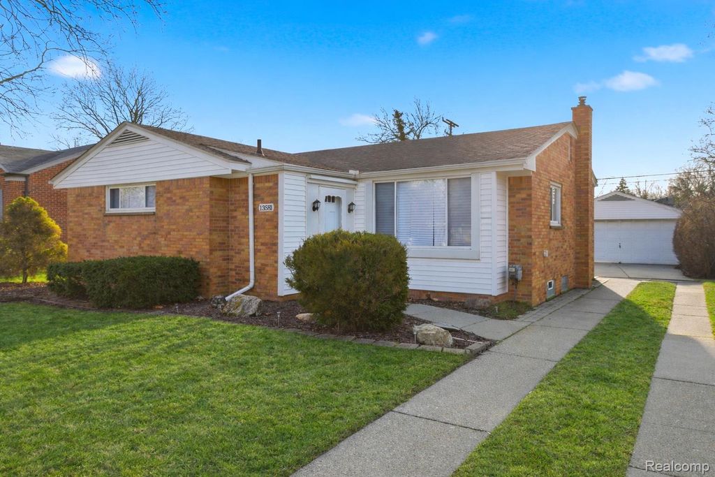 13581 Arnold Street, Redford Charter Township, MI 48239