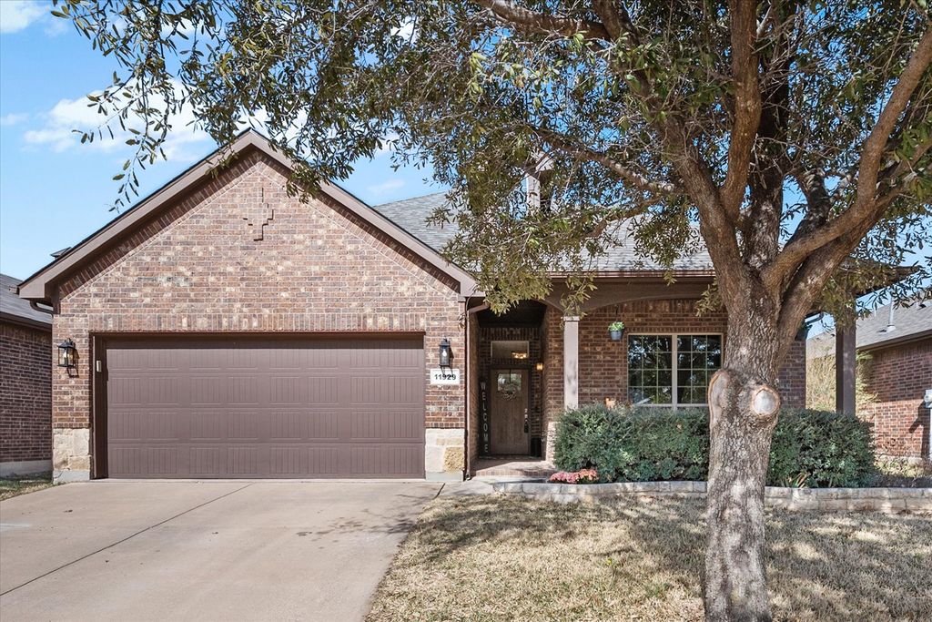 11929 Horseshoe Ridge Drive, Fort Worth, TX 76244