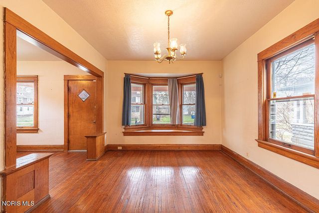 2534 Maplewood Avenue, Toledo, OH 43610