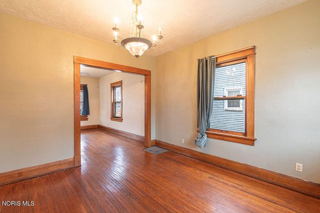 2534 Maplewood Avenue, Toledo, OH 43610