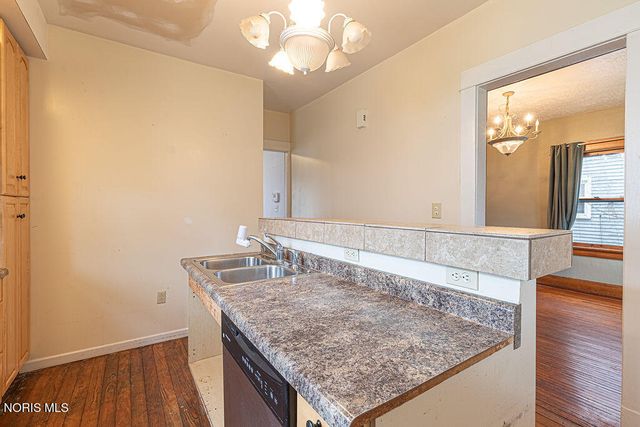 2534 Maplewood Avenue, Toledo, OH 43610