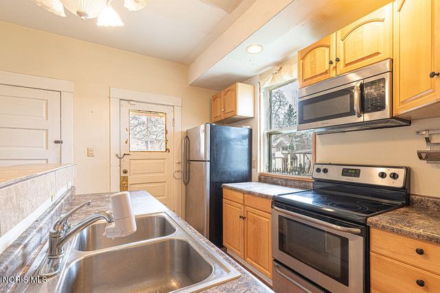 2534 Maplewood Avenue, Toledo, OH 43610