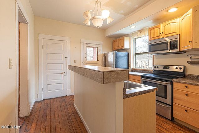 2534 Maplewood Avenue, Toledo, OH 43610