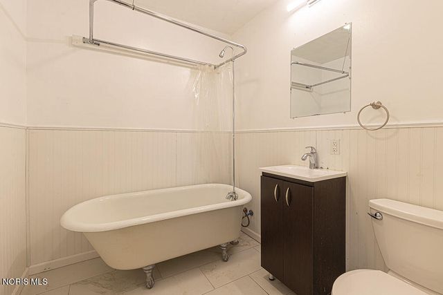 2534 Maplewood Avenue, Toledo, OH 43610