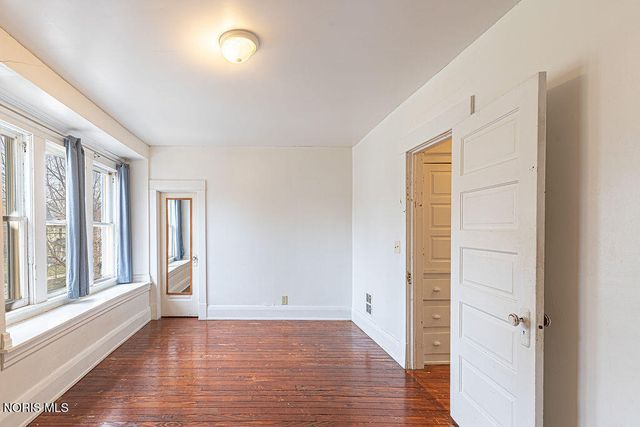 2534 Maplewood Avenue, Toledo, OH 43610