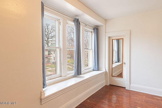 2534 Maplewood Avenue, Toledo, OH 43610