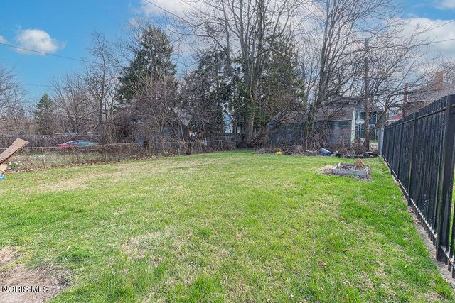 2534 Maplewood Avenue, Toledo, OH 43610