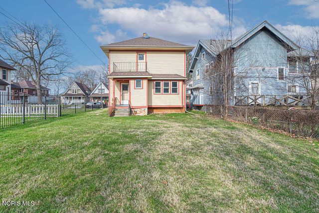 2534 Maplewood Avenue, Toledo, OH 43610