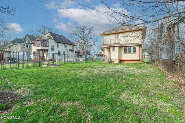 2534 Maplewood Avenue, Toledo, OH 43610