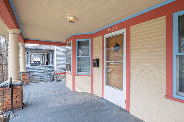 2534 Maplewood Avenue, Toledo, OH 43610