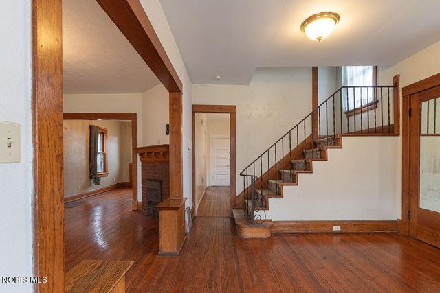 2534 Maplewood Avenue, Toledo, OH 43610