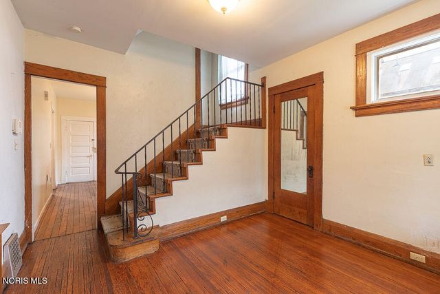 2534 Maplewood Avenue, Toledo, OH 43610