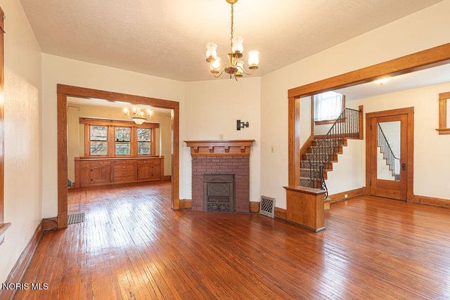 2534 Maplewood Avenue, Toledo, OH 43610