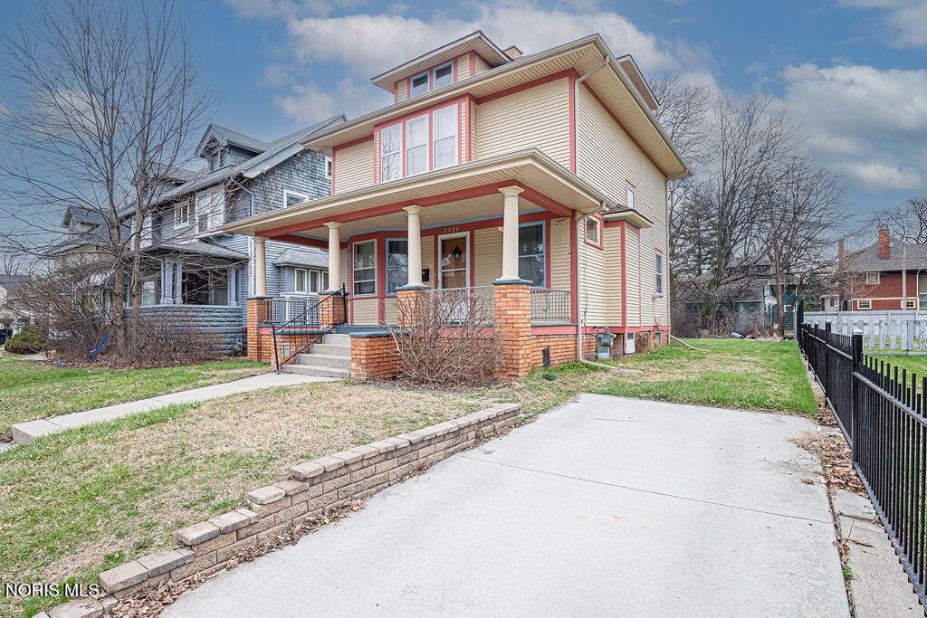 2534 Maplewood Avenue, Toledo, OH 43610