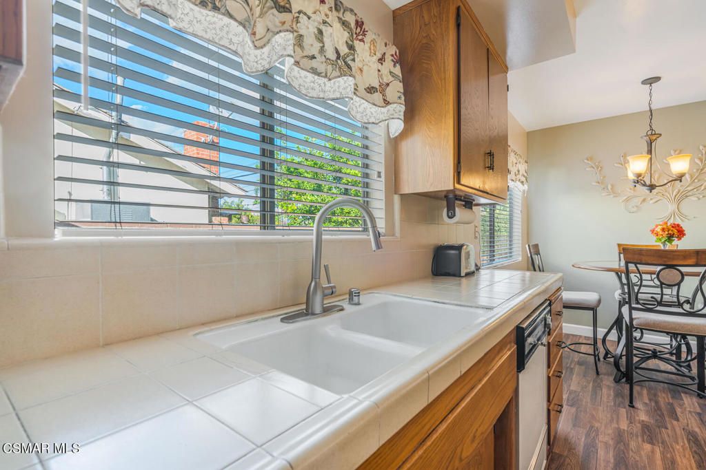 Image 12 of property listing at 9720 Sophia Avenue, North Hills, CA 91343