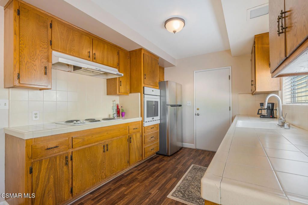 Image 13 of property listing at 9720 Sophia Avenue, North Hills, CA 91343