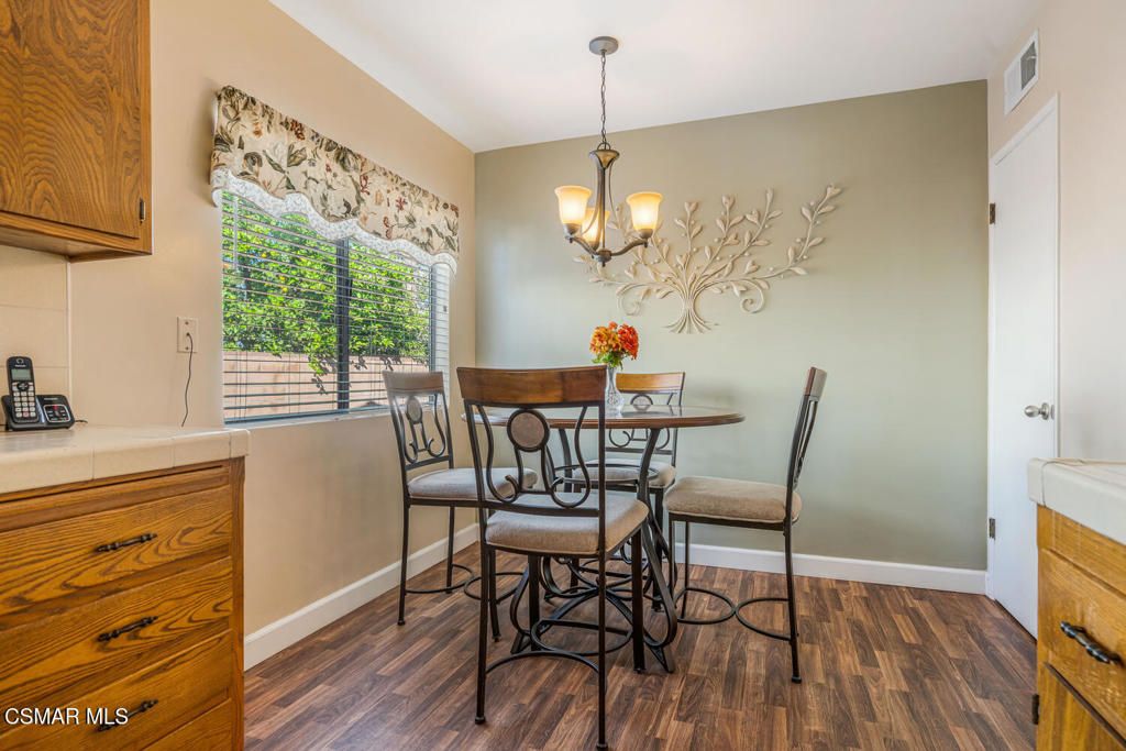 Image 14 of property listing at 9720 Sophia Avenue, North Hills, CA 91343