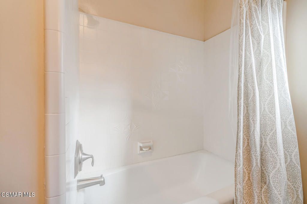 Image 20 of property listing at 9720 Sophia Avenue, North Hills, CA 91343