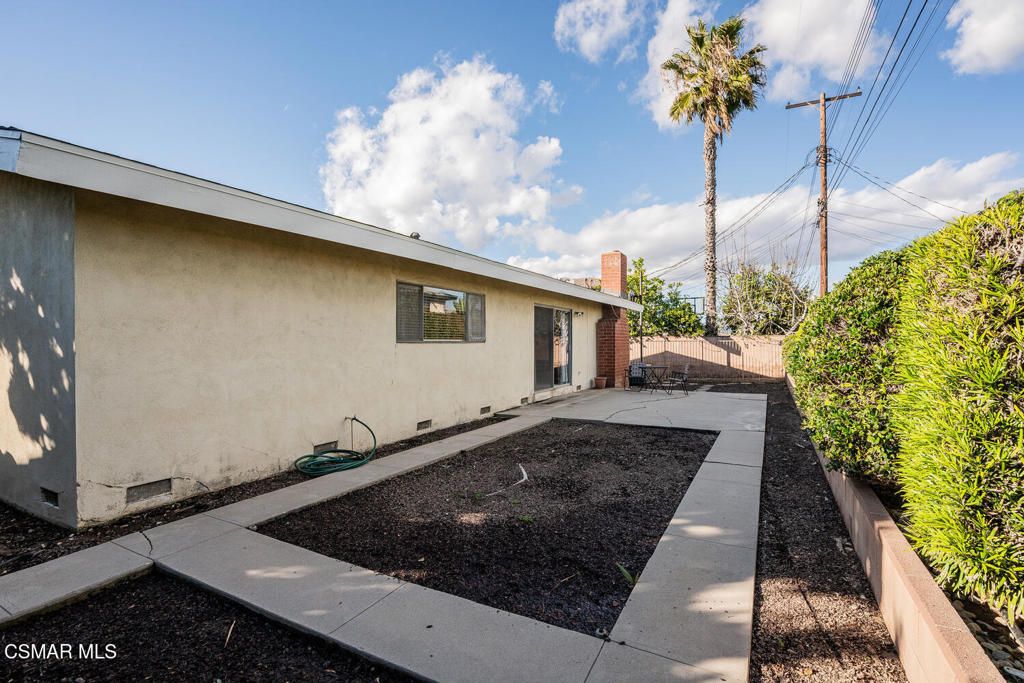 Image 26 of property listing at 9720 Sophia Avenue, North Hills, CA 91343