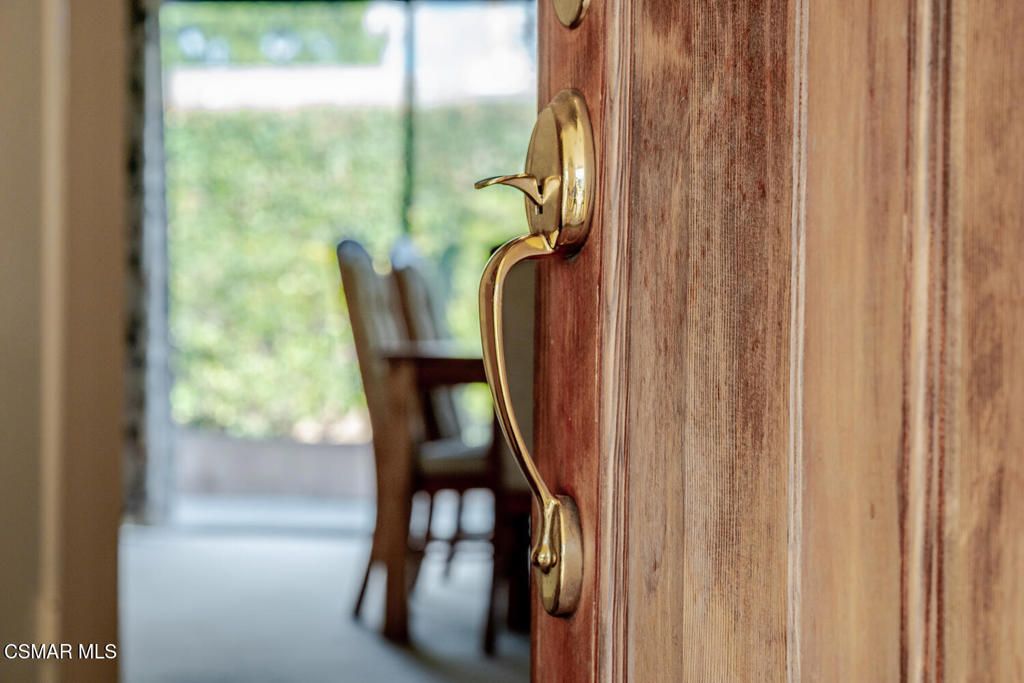 Image 3 of property listing at 9720 Sophia Avenue, North Hills, CA 91343