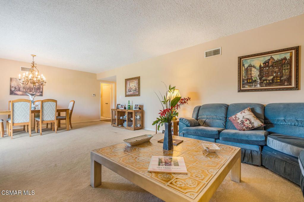 Image 7 of property listing at 9720 Sophia Avenue, North Hills, CA 91343