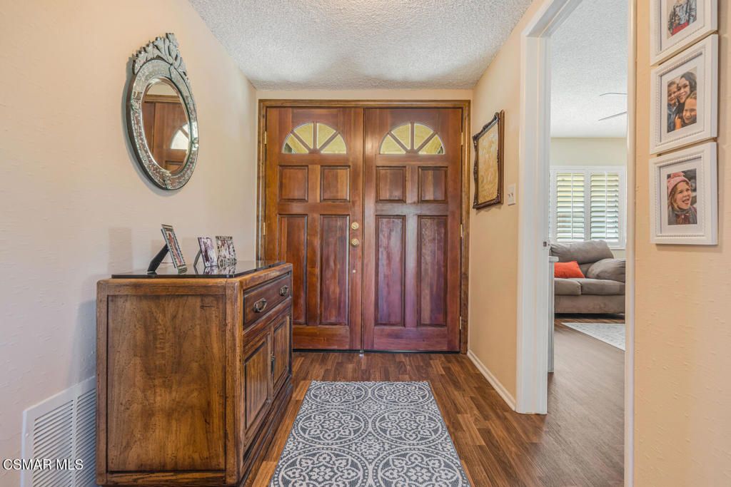 Image 8 of property listing at 9720 Sophia Avenue, North Hills, CA 91343