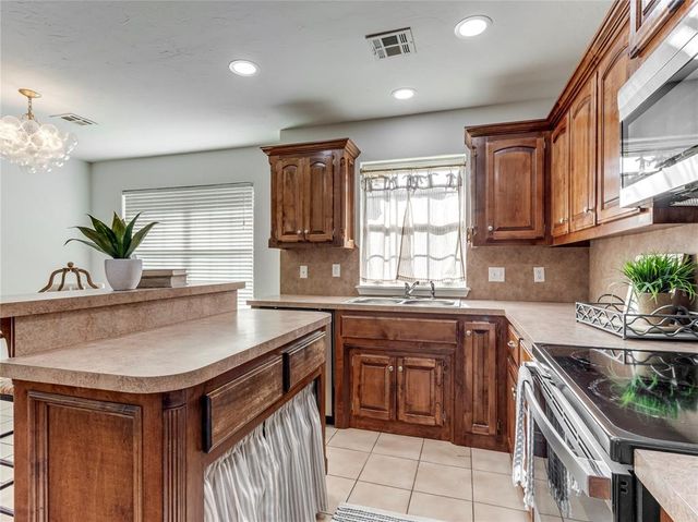 1916 N Shawnee Trail, Choctaw, OK 73020
