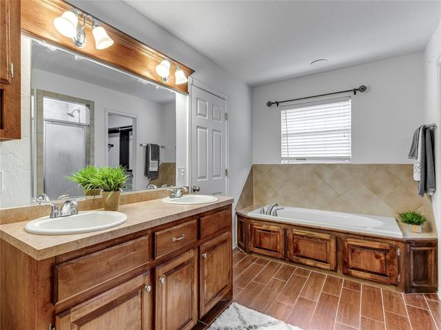 1916 N Shawnee Trail, Choctaw, OK 73020