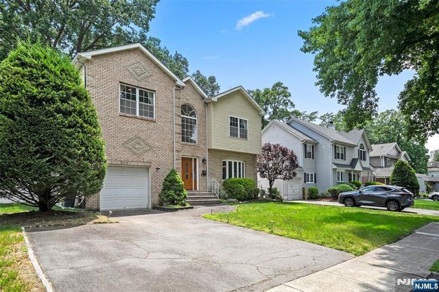 392 Oak Avenue, River Edge, NJ 07661