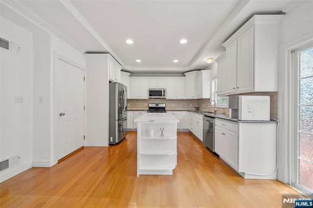 392 Oak Avenue, River Edge, NJ 07661