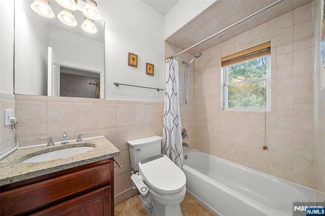 392 Oak Avenue, River Edge, NJ 07661