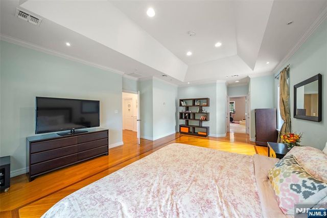 392 Oak Avenue, River Edge, NJ 07661