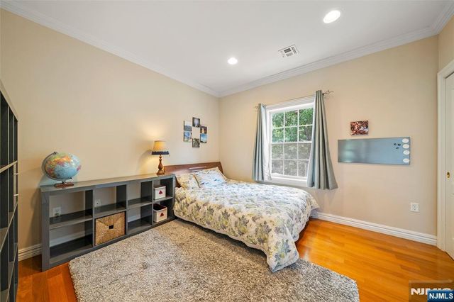 392 Oak Avenue, River Edge, NJ 07661