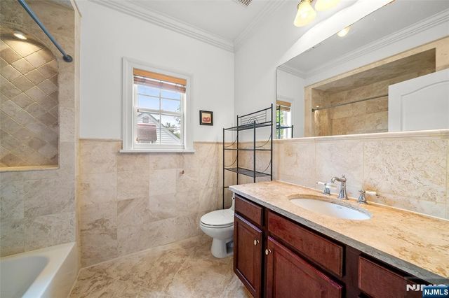 392 Oak Avenue, River Edge, NJ 07661