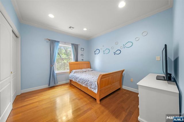392 Oak Avenue, River Edge, NJ 07661