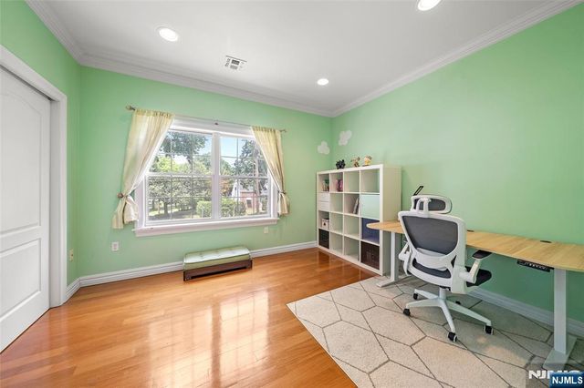 392 Oak Avenue, River Edge, NJ 07661