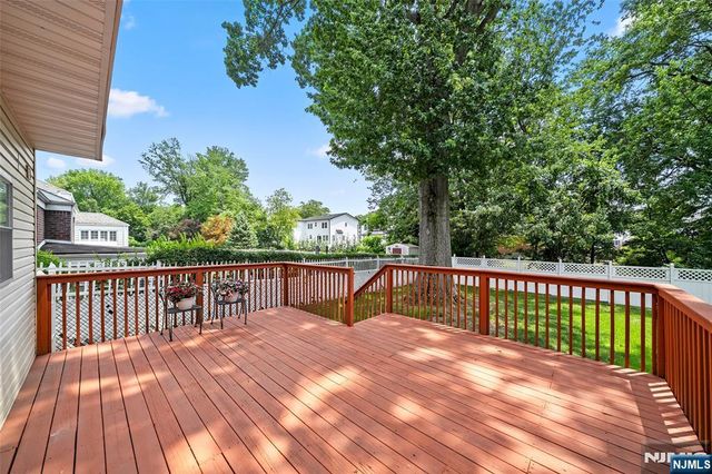392 Oak Avenue, River Edge, NJ 07661