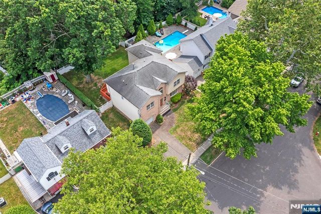 392 Oak Avenue, River Edge, NJ 07661