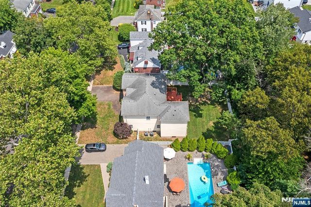 392 Oak Avenue, River Edge, NJ 07661